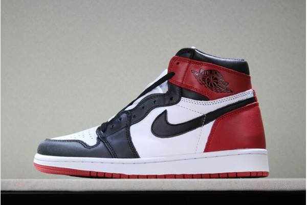 Tenisky Nike Air Jordan 1 Retro High OG Panske Čierne Biele Čierne Červené Slovensko | SK-XZCYSK751