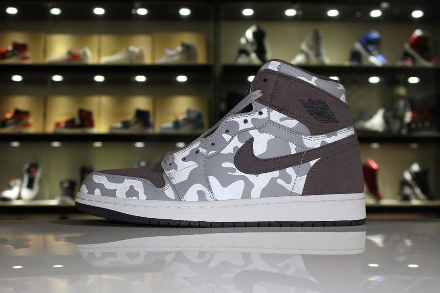 Tenisky Nike Air Jordan 1 Retro High Panske Maskacove Siva Siva Biele Slovensko | SK-GSFNDA843